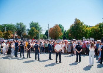 Adunarea Populară din Găgăuzia nu a mai aprobat nici structura viitorului Comitet Executiv, nici componența acestuia. Susținătorii Evgheniei Guțul au protestat în fața sediului | VIDEO