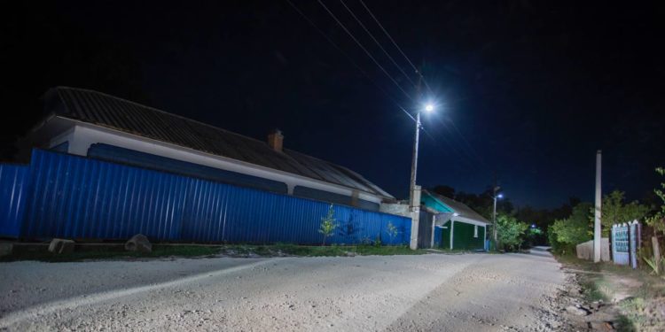 Datorită echipei lui Ilan Șor, satul Stolniceni din raionul Edineț a fost iluminat. Evenimentul de inaugurare s-a desfășurat la estrada de vară, iar copiii au avut parte de un show cu focuri de artificii | VIDEO