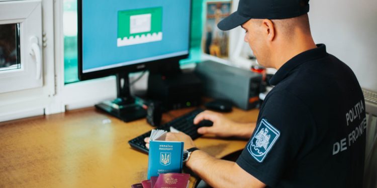 Situația la frontieră, în ultimele 24 de ore: Câți cetățeni ai Republicii Moldova au părăsit țara