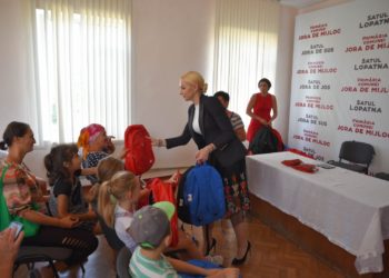Proiect devenit tradiție. Peste 1100 de copii din orașul și raionul Orhei, au primit în dar ghiozdane și rechizite, la inițiativa lui Ilan Șor: „Un mic ajutor de un folos foarte mare” | VIDEO