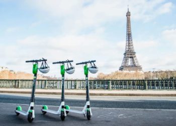 Париж станет первым городом в Европе, где запретят аренду электросамокатов