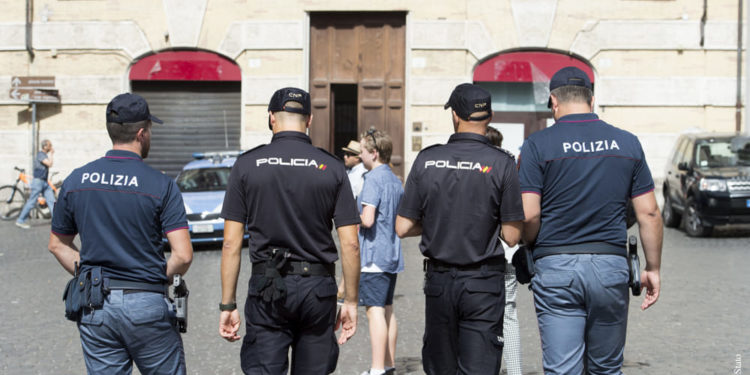 Noi detalii despre moldoveanca de 33 de ani, găsită moartă pe o plajă din Italia: Aceasta a fost văzută în seara precedentă, plimbându-se în compania a doi bărbați | VIDEO