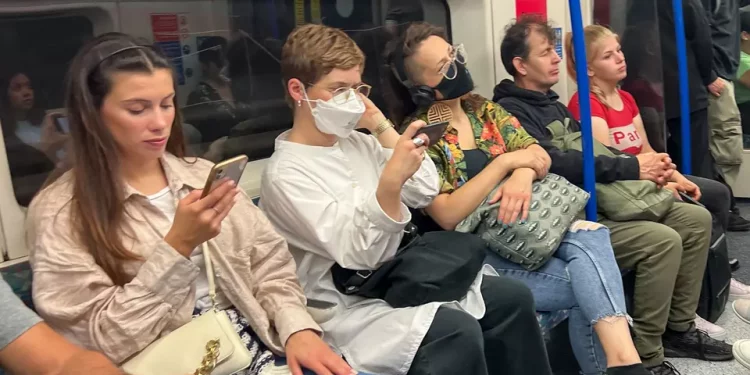 O nouă variantă de COVID-19, detectată în Marea Britanie și în alte țări. De ce provoacă îngrijorări în rândul oamenilor de știință Citeşte întreaga ştire: O nouă variantă de COVID-19, detectată în Marea Britanie și în alte țări. De ce provoacă îngrijorări în rândul oamenilor de știință