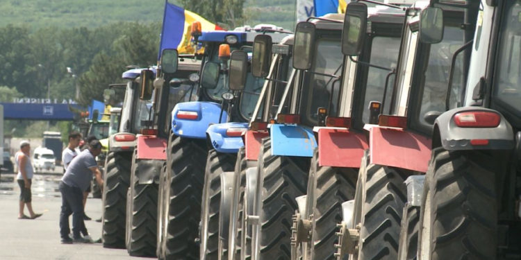 Fermierii amenință cu noi proteste în centrul Capitalei: Printre cauzele anunțate se numără criza din domeniul agricol, dar și lipsa de acțiuni din partea autorităților. Ce spun despre compensațiile aprobate de Guvern | VIDEO