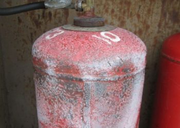 Неисправность установок: два человека пострадали из-за утечки газа