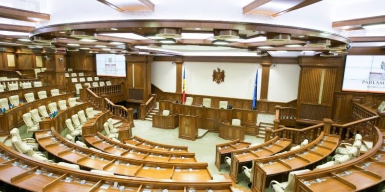 Причины пока неизвестны: парламент соберется на внеочередное заседание на будущей неделе