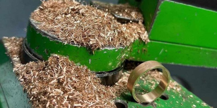 „Cumpărau ilegal aur și contrafăceau bijuterii și alte articole”. Poliția oferă detalii în dosarul celor 4 kg de aur ridicate la Orhei și Chișinău | VIDEO