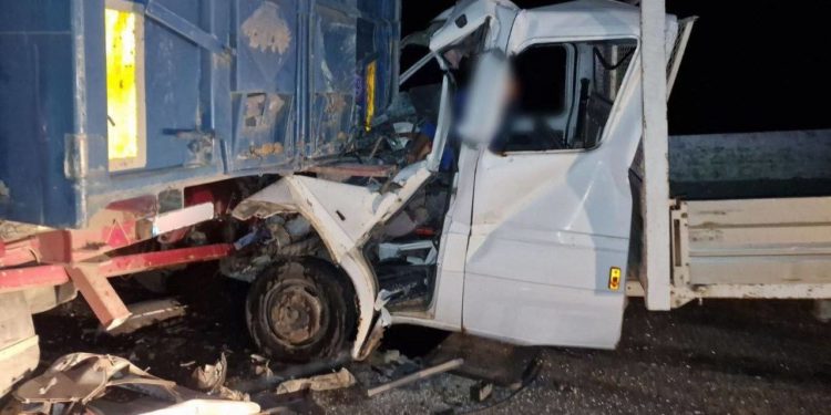 Смертельная авария в Яловенском районе: Автомобиль врезался в грузовик