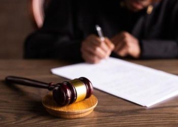 Суд вынес приговор двум мужчинам, которые обманули 50 фермеров