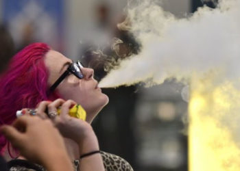 Во Франции планируют запретить одноразовые электронные сигареты