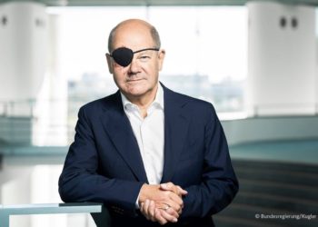 Шольц опубликовал первое фото после травмы, полученной во время занятий спортом