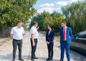 Schimbări majore în satul Chioselia Rusă din raionul Comrat. Datorită echipei Evgheniei Guțul, în scurt timp, va fi aşternut un nou strat de asfalt, pe un tronson de peste 2,5 kilometri: Este doar un început | VIDEO