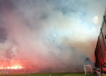 В Италии болельщики после поражения команды подожгли стадион соперника