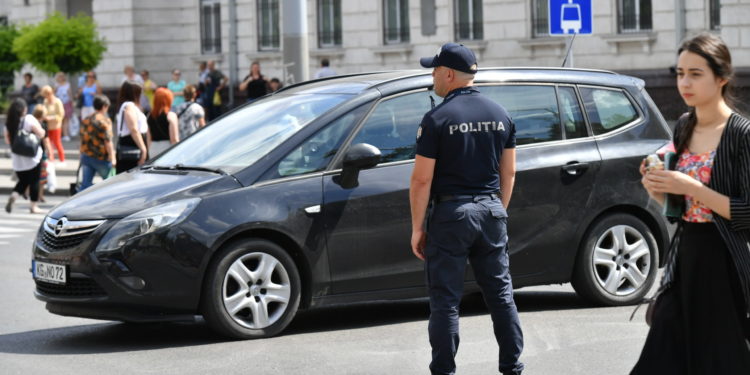 Полиция Молдовы будет патрулировать столичные улицы в часы пик. Водителей призвали соблюдать разметку