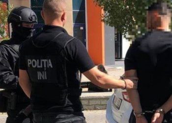 Шантажировали несуществующим долгом: злоумышленники угрожали таксисту и его семье