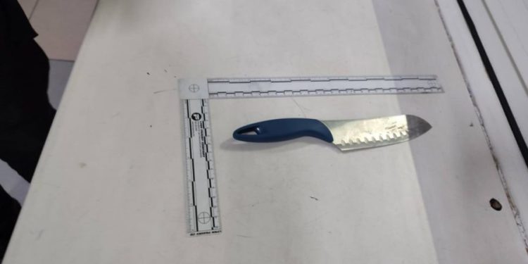 В столице задержали агрессивного мужчину с ножом