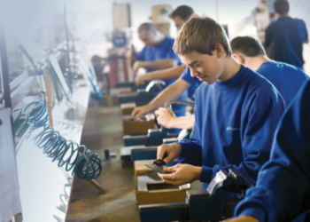 Trei școli profesional-tehnice din țară vor fuziona cu altele din regiune. Potrivit Ministerului Educației numărul de elevi care studiază acolo este prea mic | VIDEO