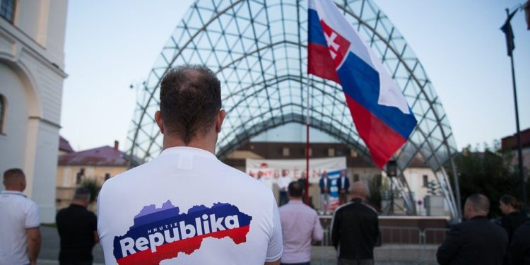 Премьер Словакии забыл взять документы на выборы