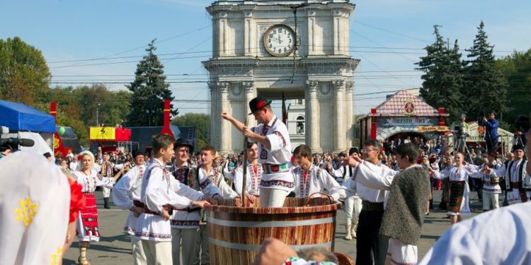Ziua Națională a Vinului revine pe 7 și 8 octombrie. Cea de-a 22-a ediție a evenimentului va aduna 90 de vinificatori din întreaga țară | VIDEO