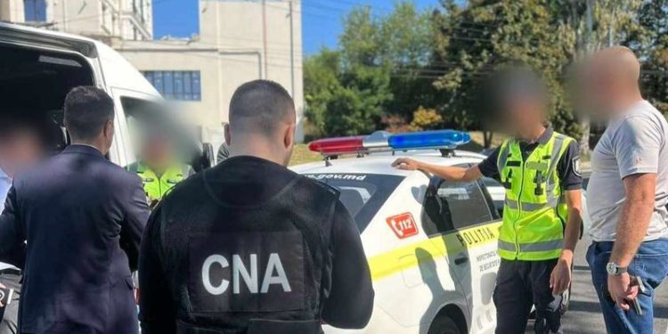 Doi polițiști, cercetați penal pentru corupție: Au cerut 6000 de lei mită, ca să scape un șofer, prins beat la volan, de proces | FOTO