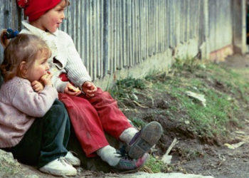 SONDAJ: Sărăcia și grija pentru viitorul copiilor sunt cele mai mari preocupări ale moldovenilor