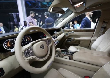 Российских депутатов обязали пересесть на отечественные машины с 2024 года