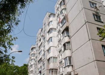 Tragedie în capitală: O tânără a decedat, după ce s-a aruncat în gol de la etajul 15 al unui bloc de la Botanica