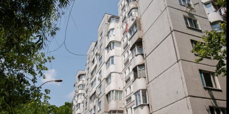 Tragedie în capitală: O tânără a decedat, după ce s-a aruncat în gol de la etajul 15 al unui bloc de la Botanica