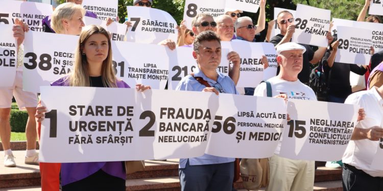 „Greșesc mai rău decât cei care au fost anterior”. Membrii CUB au protestat în fața Președinției și au cerut demisia guvernului Recean | VIDEO