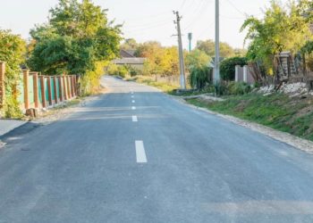 „O mare bucurie pentru toată lumea”. Un drum reparat în satul Baurci din Găgăuzia, inaugurat în prezența bașcanului Evghenia Guțul. Autoritățile locale spun că urmează reabilitarea a încă patru străzi și un pod | VIDEO