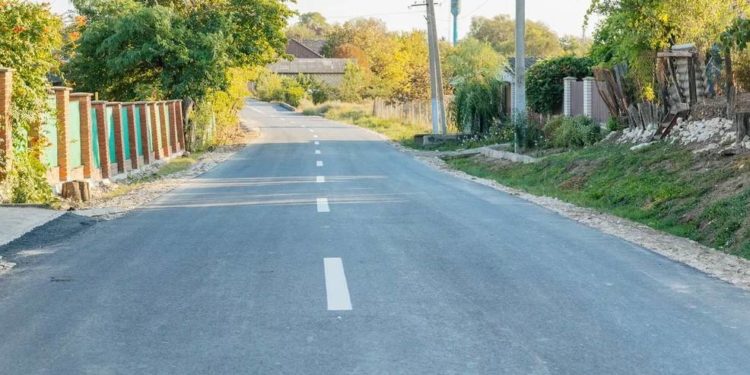 „O mare bucurie pentru toată lumea”. Un drum reparat în satul Baurci din Găgăuzia, inaugurat în prezența bașcanului Evghenia Guțul. Autoritățile locale spun că urmează reabilitarea a încă patru străzi și un pod | VIDEO