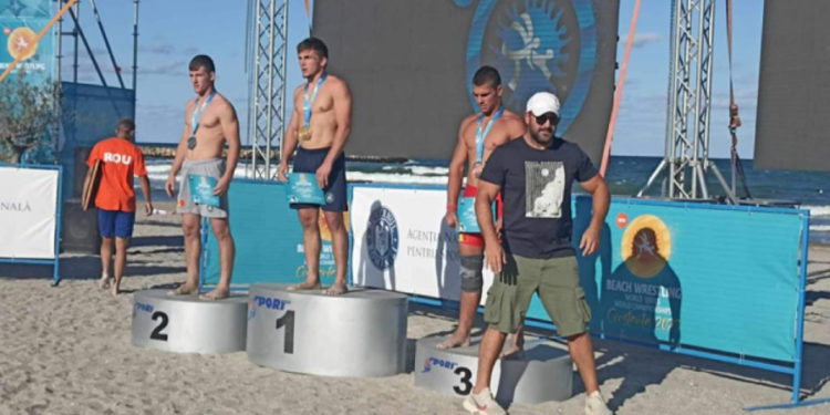 Ne mândrim cu ei! Sportivii moldoveni au cucerit 11 medalii la Campionatele Mondiale de lupte pe plajă