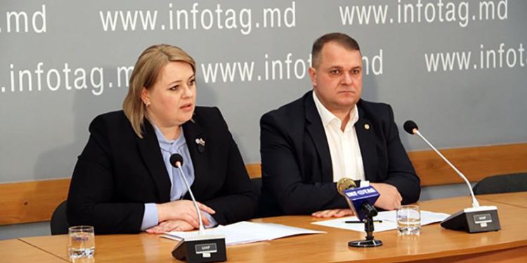 Deputații Partidului „Renaștere”, Alexandr Nesterovschi și Irina Lozovan, reținuți