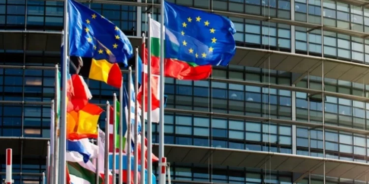 Eurodeputații au adoptat legea pentru consolidarea industriei europene de apărare prin achiziții comune: Buget de 300 de milioane de euro | VIDEO