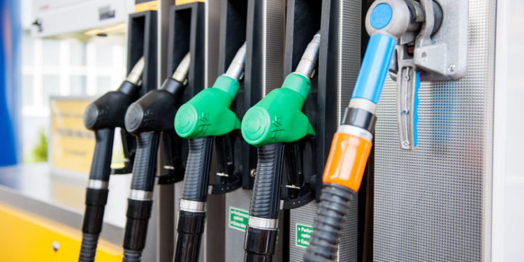 Carburanții continuă să se scumpească: Prețul la motorină trece pragul de 24 de lei. Cât va costa litrul de benzină | VIDEO