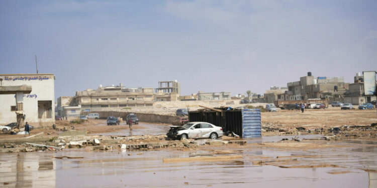 Risc de holeră în Libia: 1.000 de morți au fost îngropați în gropi comune, în timp ce mii de cadavre au ajuns în mare