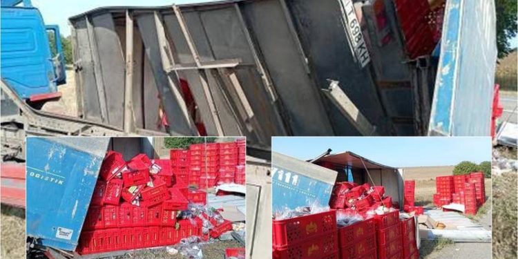 Un camion ce transporta pâine s-a răsturnat, în stânga Nistrului: Zeci de lăzi au ajuns în drum | VIDEO