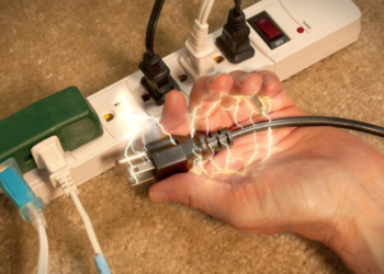 „Voia să repare un prelungitor electric”. Ce spune poliția despre decesul unui tânăr de 18 ani din raionul Rîșcani | VIDEO