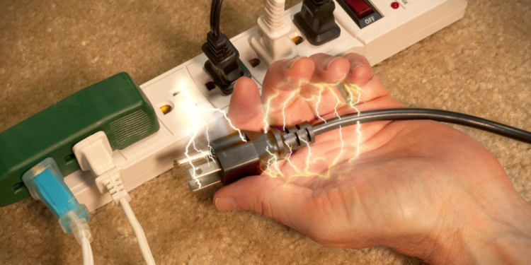 „Voia să repare un prelungitor electric”. Ce spune poliția despre decesul unui tânăr de 18 ani din raionul Rîșcani | VIDEO