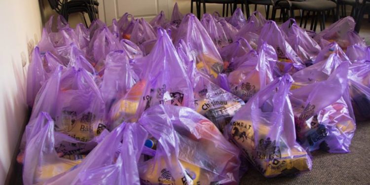 Asistenții sociali ar fi obligați să urmărească dacă partidele nu oferă „pomeni electorale”