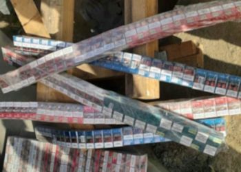 Un șofer din Moldova, prins cu ţigări de contrabandă de 10.000 de lei românești, la vama Sculeni: Unde le-a ascuns