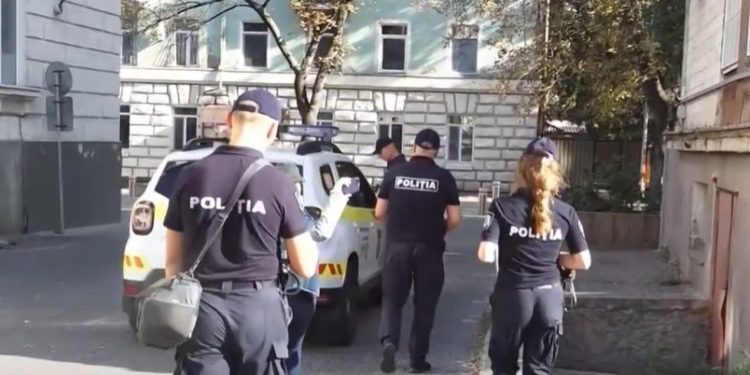 Două vizite într-o săptămână a oamenilor legii, colectare de date personale, percheziții la tipografie. Partidul „Șansă” acuză autoritățile de presiune și intimidare asupra membrilor lor | VIDEO