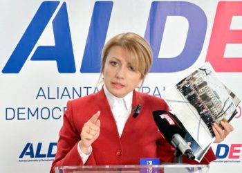 După ce s-a declarat „agent sub acoperire”, Arina Spătaru se plânge pe „atacuri” din partea unor lideri politici de dreapta. Aceasta a refuzat să răspundă din ce fond este finanțat partidul ALDE | VIDEO