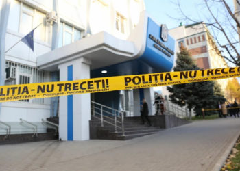 Poliția a deschis dosar penal în cazul alertei false cu bombă la Judecătoria Chișinău, sediul Buiucani. Suspectul nu a fost încă identificat | VIDEO