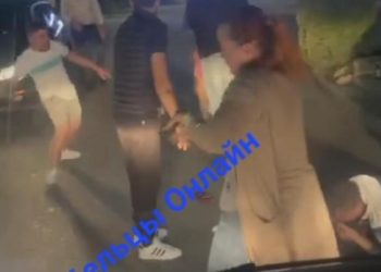 Bătaie cruntă la Bălți: Mai mulți tineri și-au împărțit pumni și picioare. Un bărbat, doborât la pământ