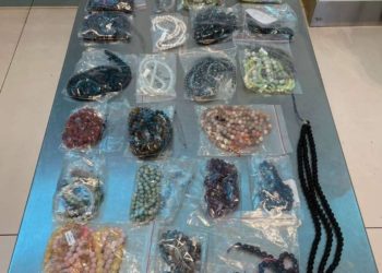 Intenționa să scoată ilegal din Moldova coliere din pietre în cantități comerciale: Femeia a fost oprită pe Aeroportul Chișinău