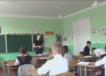 Criza de profesori, se simte tot mai acut în satele din țară. Cunoașteți povestea Danielei Bistrițchi, tânăra care s-a aventurat să rămână și să muncească la țară. Ce spune despre salariu, dar și cheltuieli | VIDEO