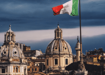 Un moldovean a bătut la ușa unei familii din Italia dându-se drept curier, a intrat și a refuzat să mai plece. Ce s-a întâmplat ulterior