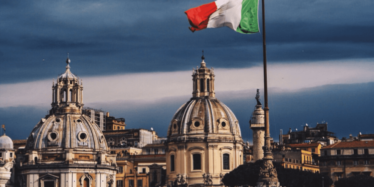 Un moldovean a bătut la ușa unei familii din Italia dându-se drept curier, a intrat și a refuzat să mai plece. Ce s-a întâmplat ulterior