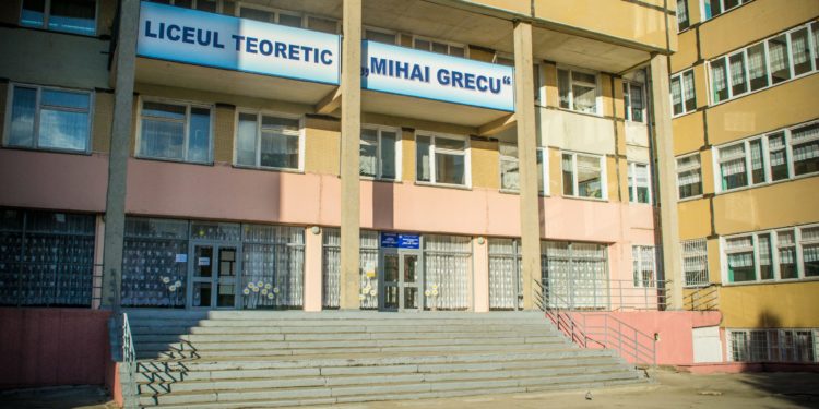 Directorul liceului „Mihai Grecu”, despre alerta cu bombă: Ne-am mobilizat pentru a evacua cât mai repede copiii din clădire | VIDEO